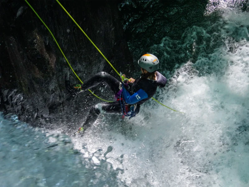 Canyoning dans le canyon du Marc en Ariège - Pyrénées