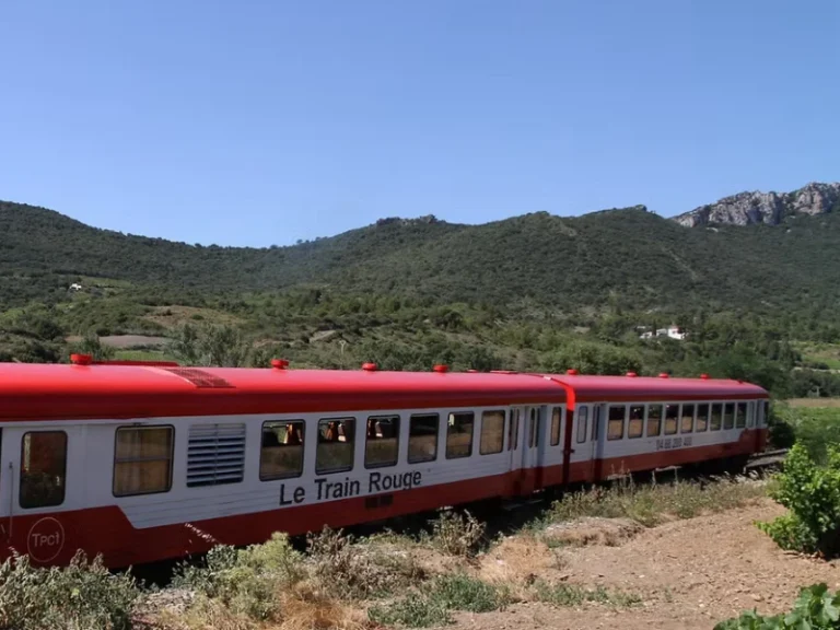 train rouge du pays cathare