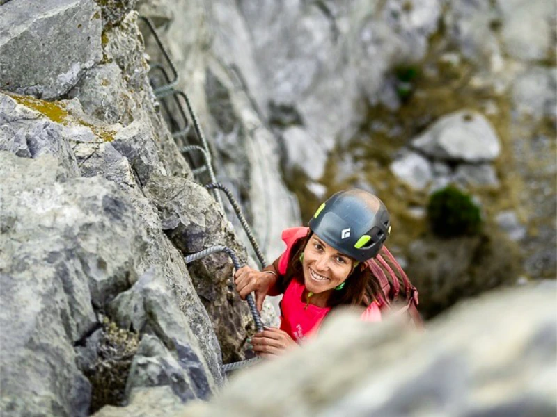 Via ferrata dans les Pyrénées-Orientales – progression sur falaise équipée