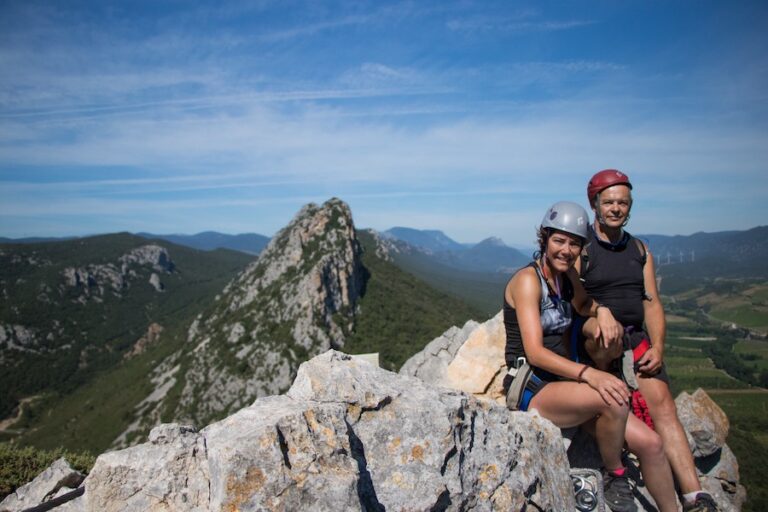 Via-Ferrata-pour-Couples-en-recherche-devasion-dans-les-Pyrenees