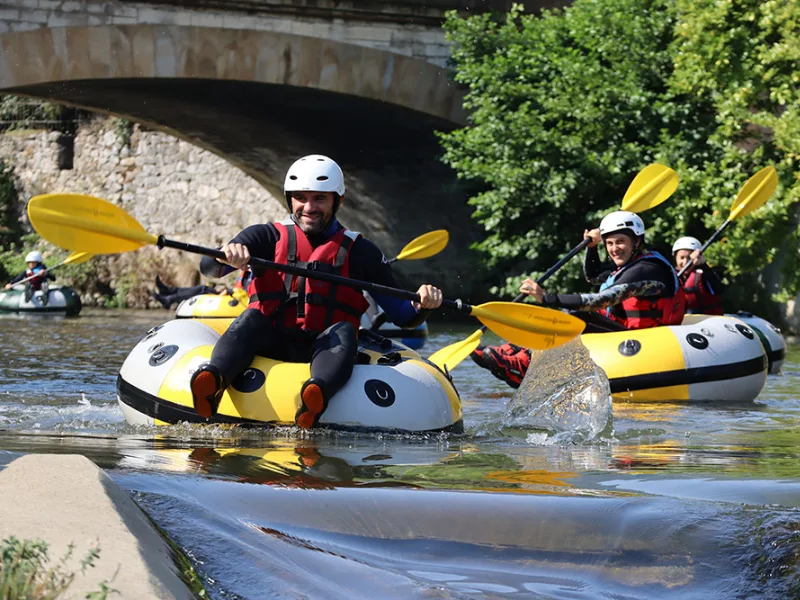 tubing sur l’Aude groupe en bouée eau vive près de Quillan Pyrénées audoises